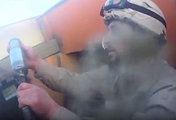 Komentář k amatérskému videu ISIS pomocí GoPro kamery