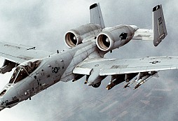 A-10 Thunderbolt - legendární ,,drtič" tanků může být Váš za cca 470 000 000 Kč