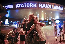Atentát v Istanbulu - nejkrvavější útok na letiště. No, vypadá to, že válka už zase klepe na dveře. Už potřetí.....