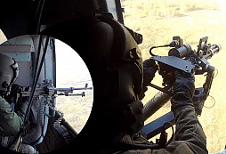 Palubní střelci z 22. základny vrtulníkového letectva v akci
