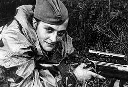 Ljudmila Michajlovna Pavličenková - jediná žena z trojice nejúspěšnějších odstřelovačů v historii válek