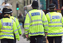 I lžíce může zabíjet aneb londýnská policie zabavuje také jídelní pomůcky