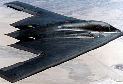 Americký bombardér B-2 slaví 30. narozeniny, do důchodu se zatím nechystá