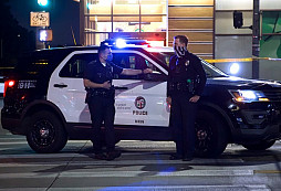 Dva policisté byli propuštěni ze služby, když místo zásahu hráli Pokémon GO