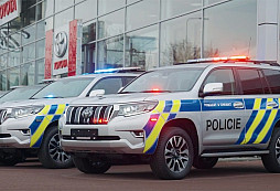 Policie si převzala první várku nových offroad vozidel Toyota Land Cruiser