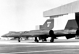 Předchůdcem slavného letounu Lockheed SR-71 Blackbird byl prototyp záchytné stíhačky YF-12