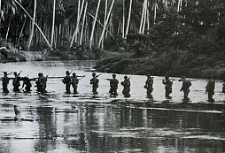 Mariňák se postavil v čele malé čety proti 2700 japonským vojákům. Dostal Medaili cti
