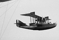 Lovci ponorek a létající čluny – hydroplány v první světové válce