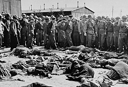 Generál Eisenhower po prohlídce koncentračního tábora: Nyní víme, proti čemu bojujeme