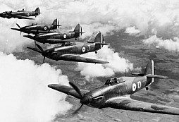 První druhoválečné stíhací eso RAF zahynulo při zbytečné frajeřině