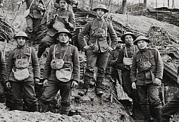 Jak americká armáda vstoupila do první světové války bez vlastních bojových přileb