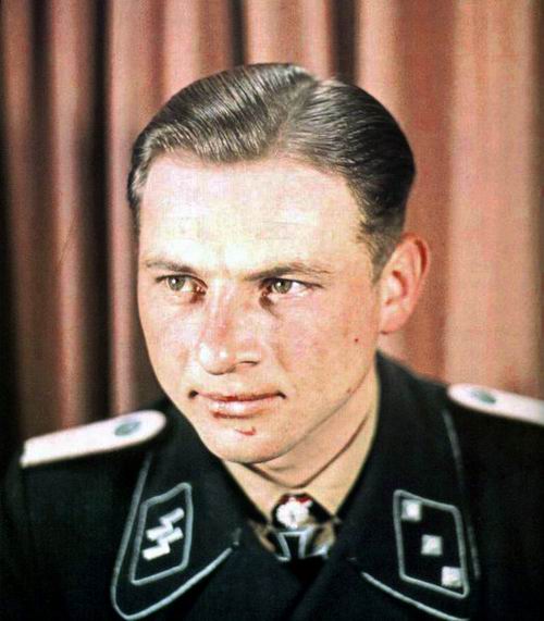 Michael Wittmann v roce 1944 coby nositel rytířského kříže s dubovými ratolestmi