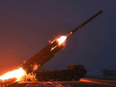 Co se děje za severokorejskými hranicemi? Kim Jong Un ukázal novou zbraň