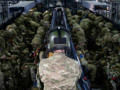 Britové a Francouzi trénují výsadek. Je to generálka na Ukrajinu