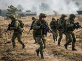 Chystá Rusko další mobilizaci? Kreml ji popírá, ale problémy s náborem vojáků sílí