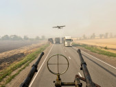 Video: Rusové to zkusili přímo na silnici. Dramatický střet s ukrajinským dronem a mobilní PVO