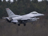 Co se stalo s americkou F-16 v Německu? Pilot se katapultoval, okolnosti jsou nejasné