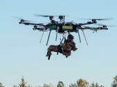 Video: Dron místo nosítek. Ukrajinci poprvé evakuovali raněného vojáka pomocí hexakoptéry