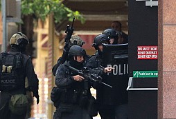 Australská policie osvobodila rukojmí z kavárny Lindt v Sydney!