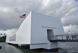 Nejstarší přeživší z bitevní lodi USS Arizona zemřel ve věku 100 let