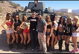 FPS Russia a Dan Bilzerian - životy snů plný zbraní, akce a silikonu...