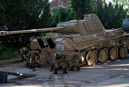 Německý důchodce ukrýval ve sklepě legendární druhoválečný tank Panther