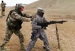 Americký voják okusil střelbu z MG3