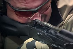 Co se děje uvnitř AK-74 při střelbě