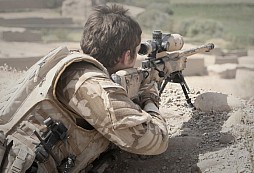 SAS sniper sundal na 1 kilometr ISIS popravčího těsně před tím, než stačil podříznout své oběti