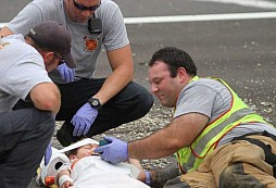 Důvtipný hasič zachránil vážně zraněnému chlapci život