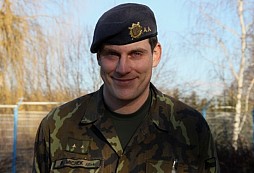 Strakonický voják zachránil život ženě po vážné dopravní nehodě