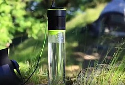 Inteligentní láhev, co se sama plní vodou získanou z vlhkosti okolního vzduchu
