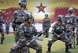 Čínská armáda verbuje mladé lidi na nové akční video