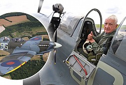 Náš válečný veterán gen. Emil Boček po mnoha letech opět pilotoval legendární Spitfire