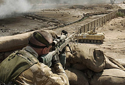 Sniper SAS po 4 hodinách čekání eliminoval odstřelovače IS na 2,5 km