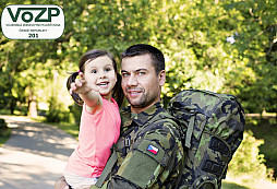 Nový program pro vojáky a jejich rodiny: VoZP proplatí každému 2 000 korun