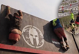 Borec bez nohou absolvoval obtížný překážkový závod Spartan Race