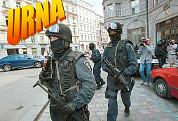 Výcvik protiteroristické skupiny Útvaru rychlého nasazení těsně po revoluci 1989..