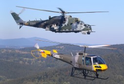 Premiéra nového vrtulníku Enstrom 480 ve službách naší armády v rámci vojenského cvičení leteckých návodčích