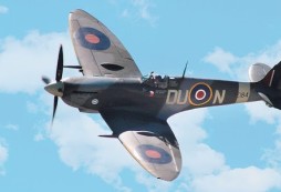 Nepokořená křídla - příběhy našich letců, kteří za 2. světové války bojovali ve Velké Británii