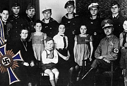 Mutterkreuz - nacistické vyznamenání pro matky plodící děti árijské rasy