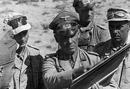 Erwin Rommel zvaný ,,liška pouště" - legendární velitel, taktik a nejmladší ze všech generálů nacistického Německa
