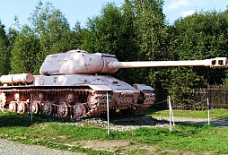 Legendární růžový tank č. 23 a další technika ve Vojenském technickém muzeu Lešany