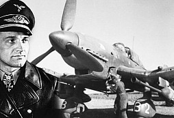 Hans-Ulrich Rudel - legendární druhoválečný pilot a jediný nositel nejvyššího stupně Rytířského kříže