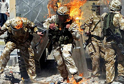 Dva příslušníci SAS upadli v irácké Basře do zajetí. Britská armáda při jejich osvobozování rozpoutala peklo