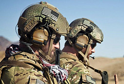 Americká armáda nakoupila nové přilby pro výsadkáře. A co Armáda České republiky.