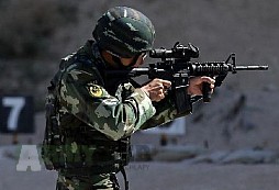 Čínské speciální jednotky s puškou M4