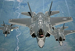 F-35 Lightning II vadí blesky, nesmí proto létat v bouřkách