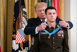 Medal of Honor pro žijícího operátora elitní speciální vojenské jednotky Delta Force