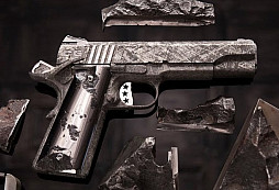 Nejdražší zbraně světa: Od pistole pro Hitlera až po Colt 1911 vyrobený z meteoritu